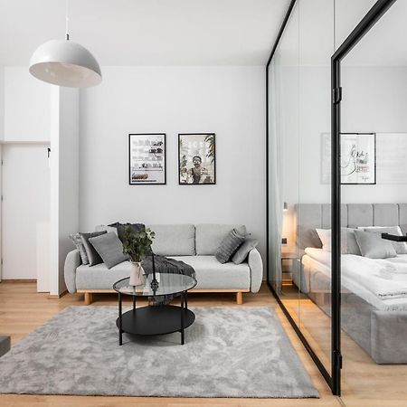 Modern Centrally Located Apartments - By Upstairs Krakau Exterior foto