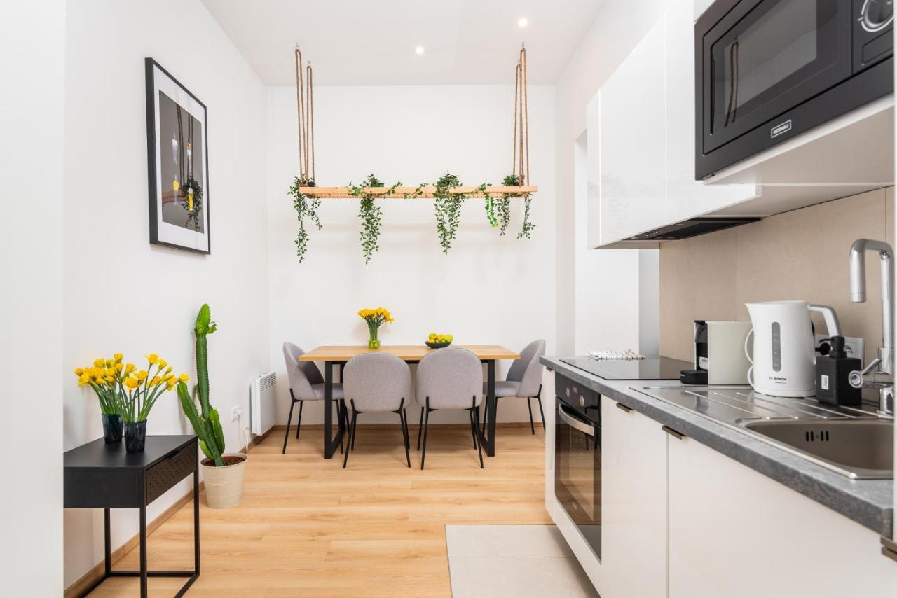 Modern Centrally Located Apartments - By Upstairs Krakau Exterior foto