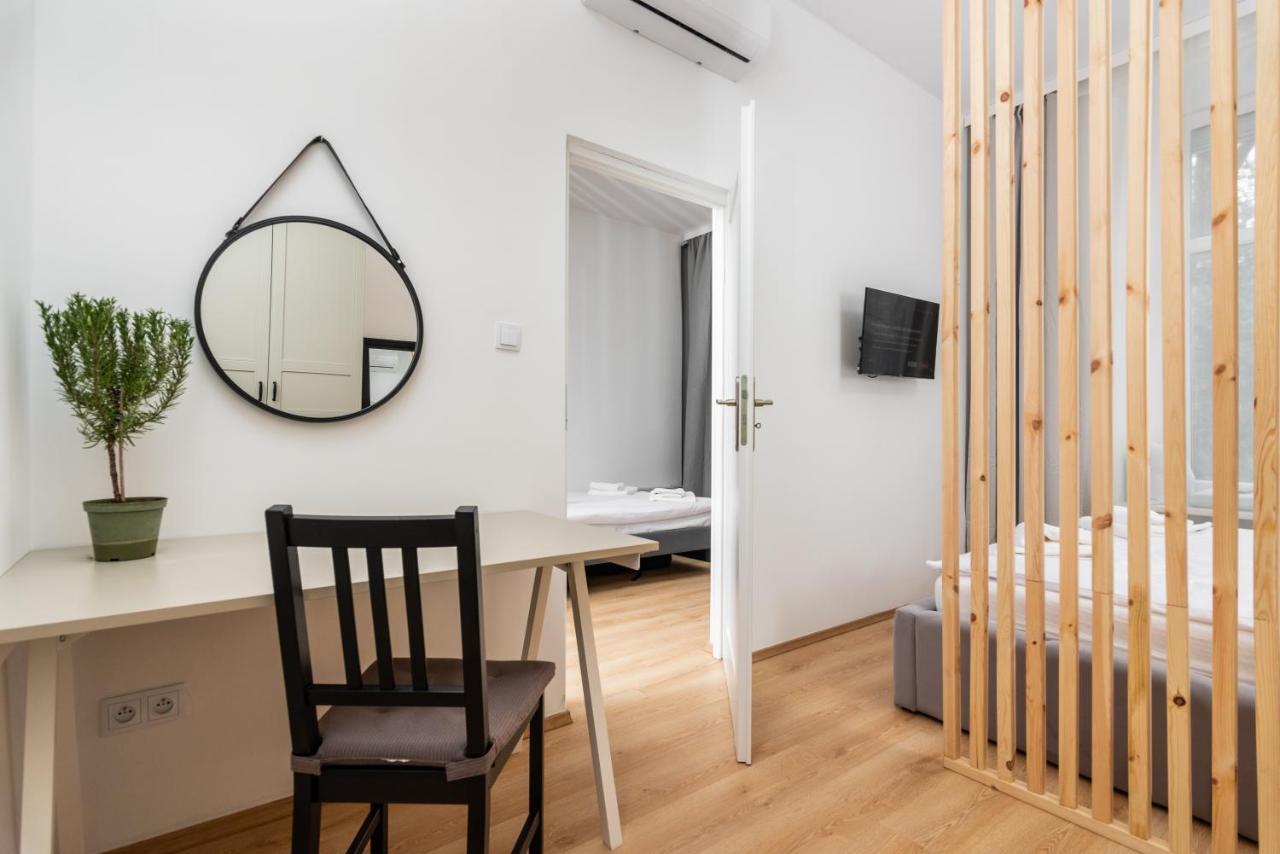 Modern Centrally Located Apartments - By Upstairs Krakau Exterior foto
