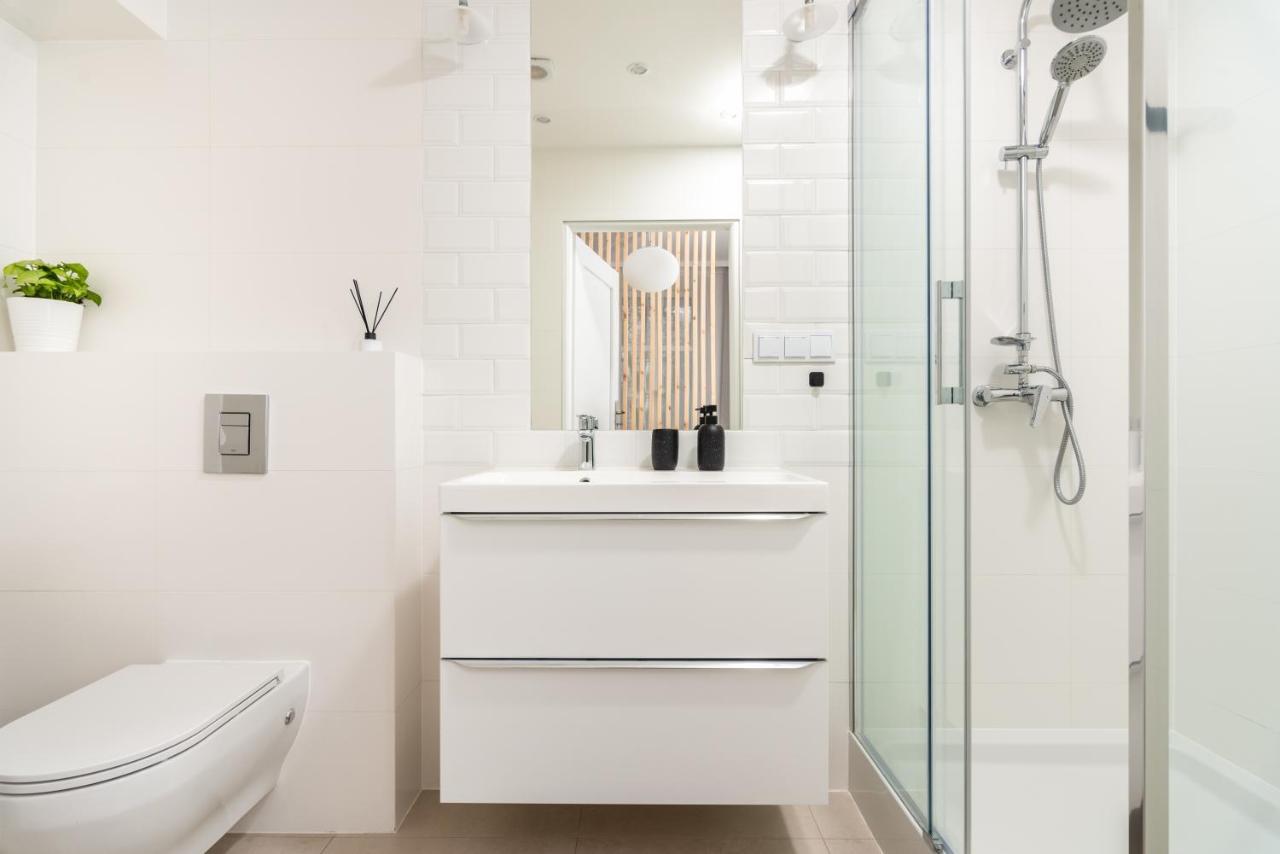 Modern Centrally Located Apartments - By Upstairs Krakau Exterior foto
