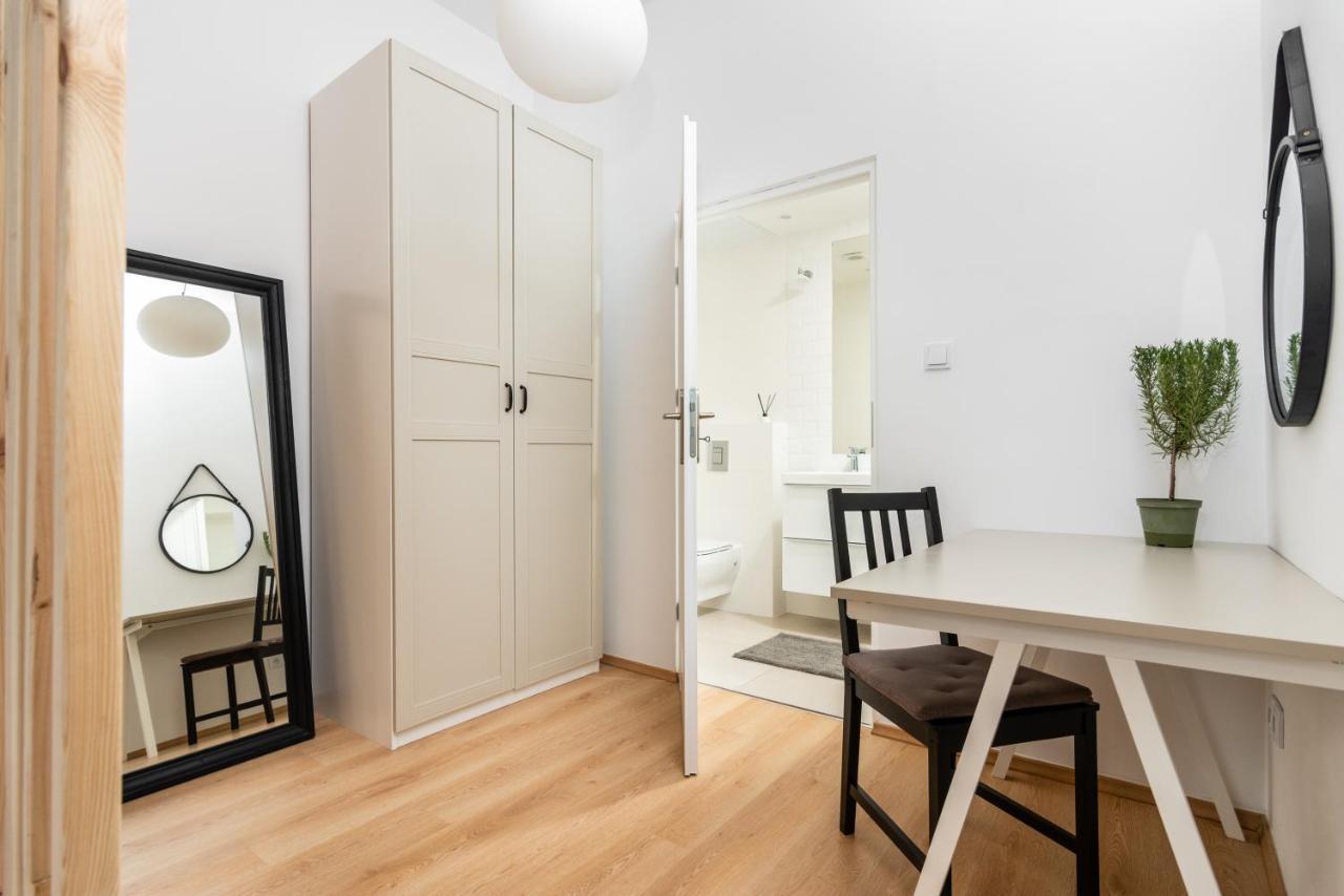 Modern Centrally Located Apartments - By Upstairs Krakau Exterior foto